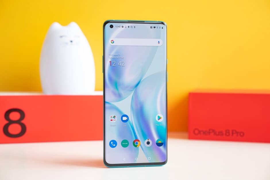 Best Custom ROMs for OnePlus 8 Pro in April 2022